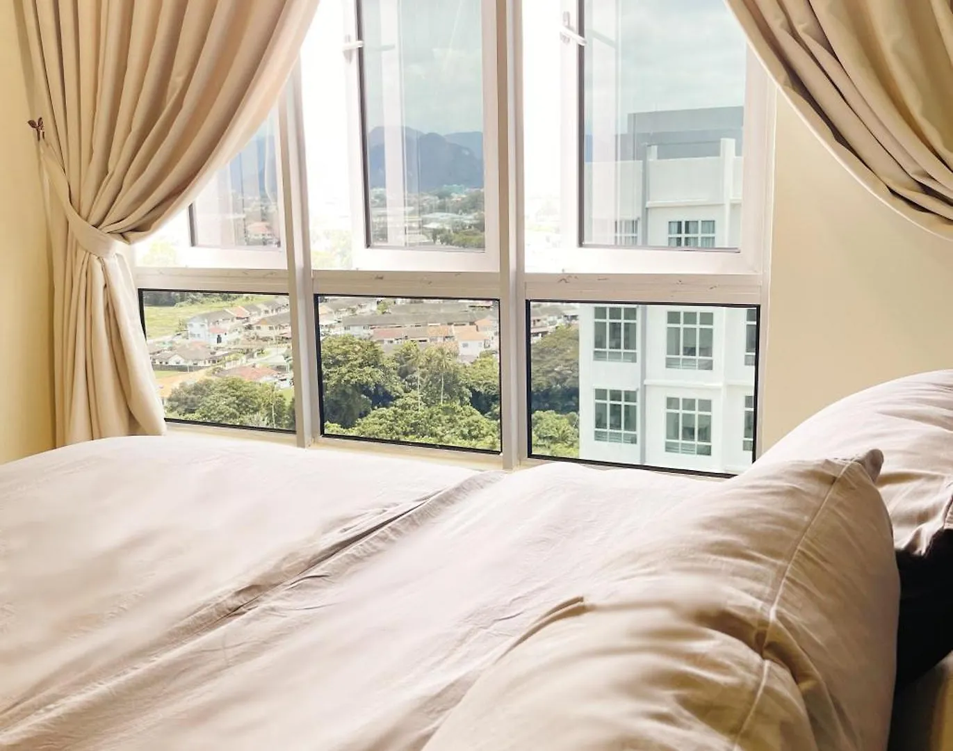 The Floral Dawn Anderson Apartment Kampong Simee